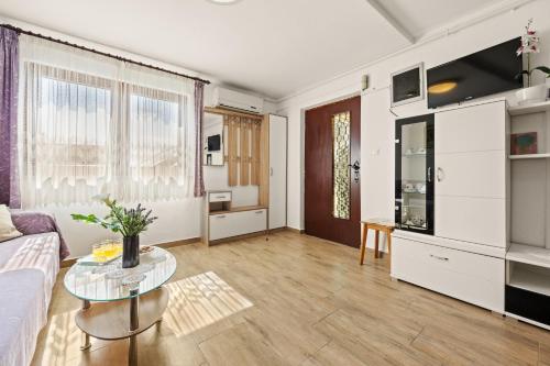 Apartments Karlo 604