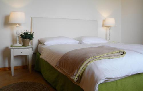 La Foresteria di Borgogelsi Apartments tesisinde bir odada yatak veya yataklar