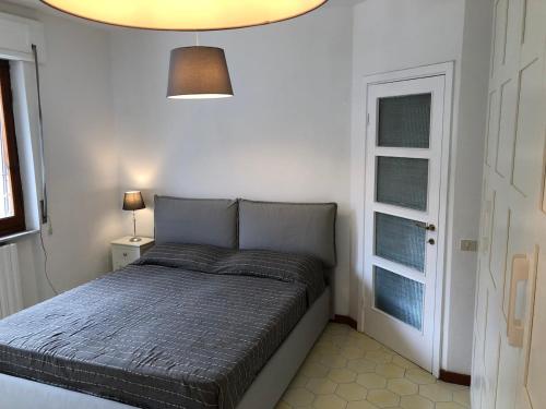 a bedroom with a bed with a lamp and a window at Romantica Dimora Bocca di Magra in Bocca di Magra