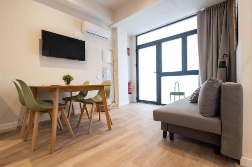 a living room with a dining room table and a couch at Lisboa by Concept Flats in Valencia