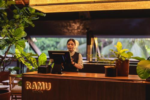 Clientes alojados en Titik Dua