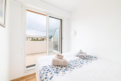904 - Rooftop in city center, beach 100m away