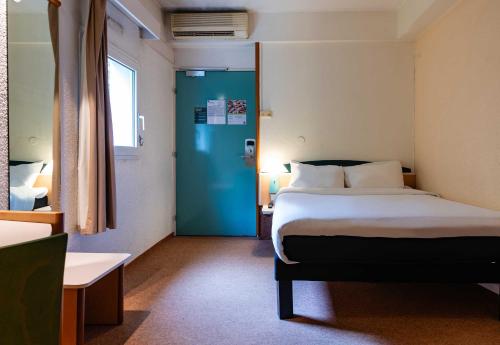 Postel nebo postele na pokoji v ubytování B&B HOTEL Grenoble Université 2