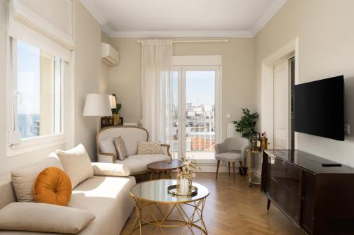 La Maison Dorée - Elegant Stay with Unique View by BiNoBi!