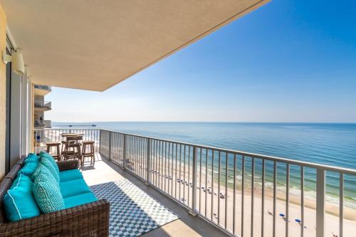 ein Balkon mit Blick auf das Meer in der Unterkunft San Carlos 1501 in Gulf Shores