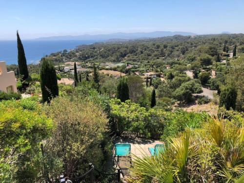Maison 6 personnes, vue mer, plage à 500m, calme, piscine