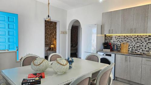 Η κουζίνα ή μικρή κουζίνα στο Harmony Villa Milos