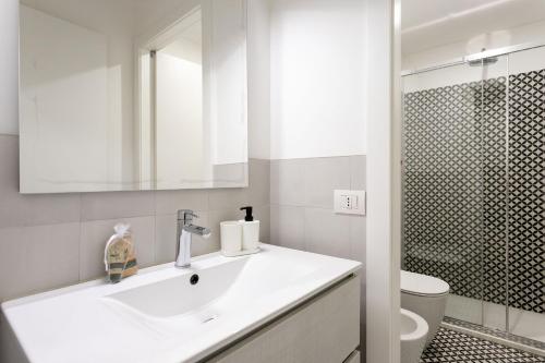 Gorizia Modern One Bedroom by Halldis