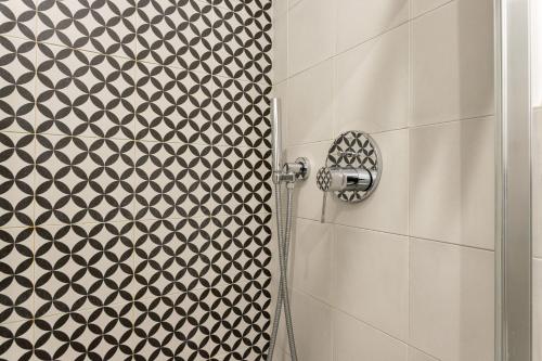 Gorizia Modern One Bedroom by Halldis