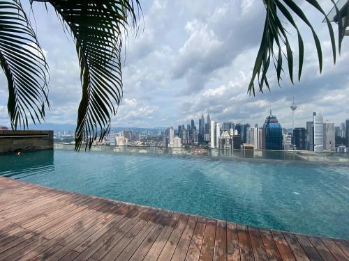 a swimming pool on top of a city skyline at Regalia Hostel Free Infinity Skypool Free in Kuala Lumpur