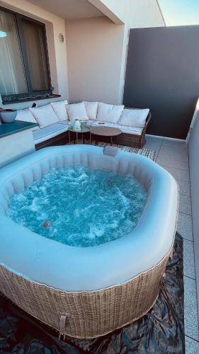 Jacuzzi area with sunset, terrace, free parking