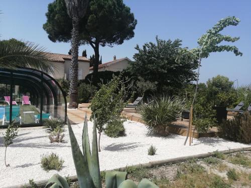 Taman di luar A l'Orée Des Vignes