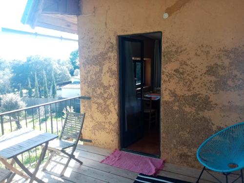 a room with a table and chairs on a balcony at Villa Mirabelle in Uzès