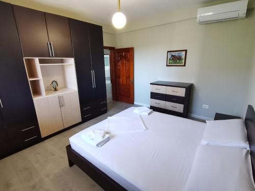 Postel nebo postele na pokoji v ubytování Leatis Apartment