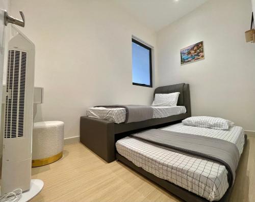 a bedroom with two beds and a tub in it at Continew Residence by Shuen in Kuala Lumpur