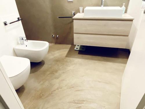 a bathroom with a toilet and a sink at inCentRo in Cremona