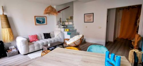 Tarifa central Duplex with private parking and patio