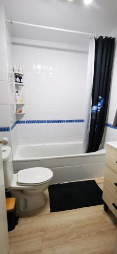 Tarifa central Duplex with private parking and patio