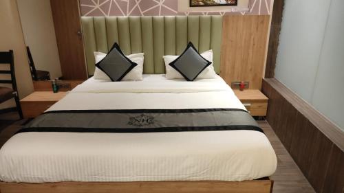 Postel nebo postele na pokoji v ubytování Hotel Kwality Inn by Naivedhya Veg Treat