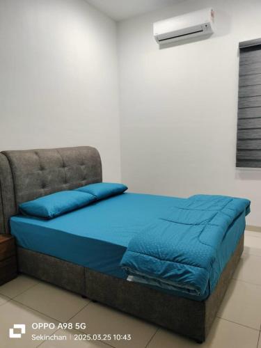 Postel nebo postele na pokoji v ubytování PaddyView 2-storey Landed GuestHouse 15pax 4R3B 稻田中央民宿
