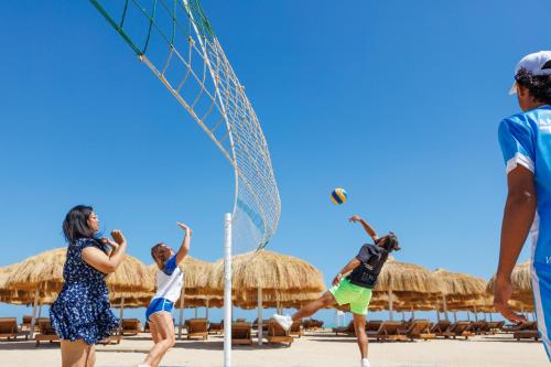Sunrise Alora Aqua Park Resort — Beach