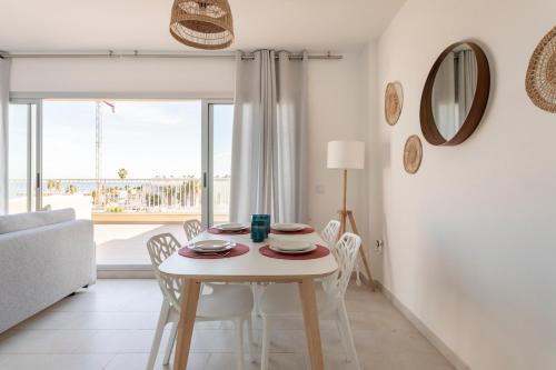 Ático con terraza y vistas al mar