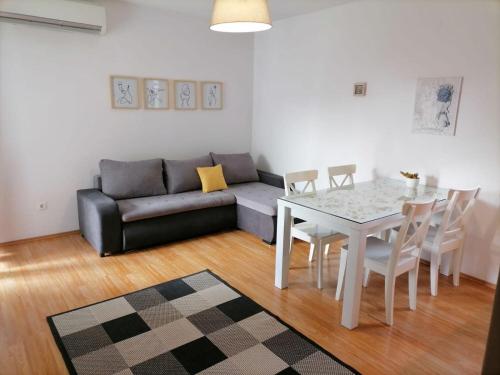 Apartments Dora 2