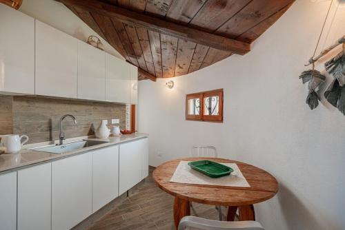 Η κουζίνα ή μικρή κουζίνα στο Villa Ninfea - sea view and relax