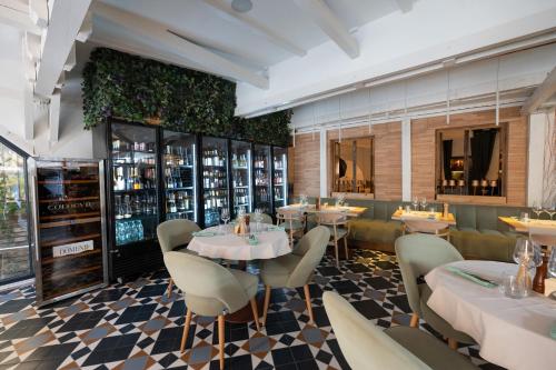 a restaurant with tables and chairs in a room at Barrique Brâncoveanu 3 in Braşov