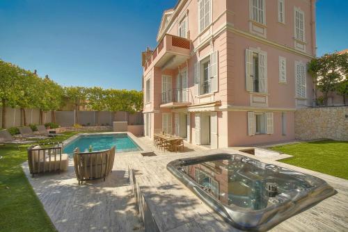 Fotografie z fotogalerie ubytování FRGK "La Cote d'Azur Villa Private Pool, AC Ultra-Fast Wi-Fi" v Cannes