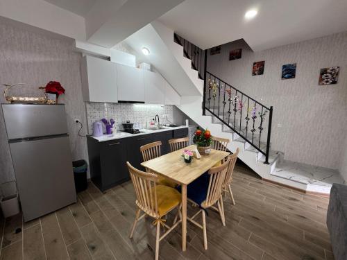 Eco Cottage BaBi的厨房或小厨房