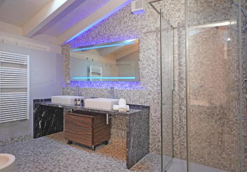 Kúpeľňa v ubytovaní Resort Caesar C4 Sirmione - Gardagate