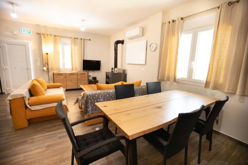 TV a/nebo společenská místnost v ubytování Leon Home by RentalsPro - Mouries Halkidiki