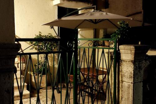 an umbrella sitting on top of a iron fence at Casa Anna Cerasuolo - intera casa indipendente in borgo in Cerasuolo