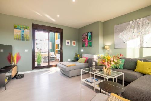 Et opholdsområde på Luxury Cala Blanca Walking To Beach - Happy Rentals