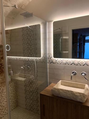 a bathroom with a sink and a mirror at Agape B&B Monopoli in Monopoli