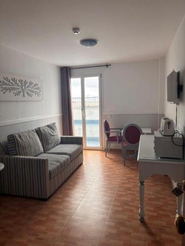 Apartahotel Rompeolas