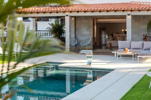 Πισίνα στο ή κοντά στο Luxury villa Teide View, Heated Pool, Sauna & Golf