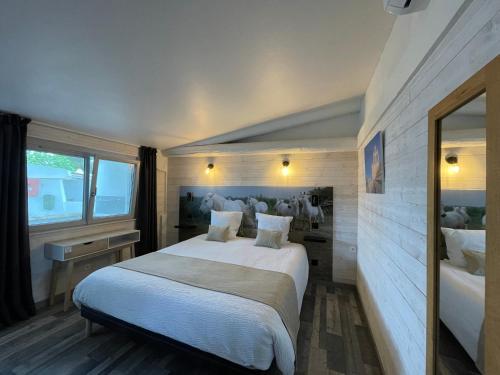 Ένα ή περισσότερα κρεβάτια σε δωμάτιο στο Hotel Mas des Lys