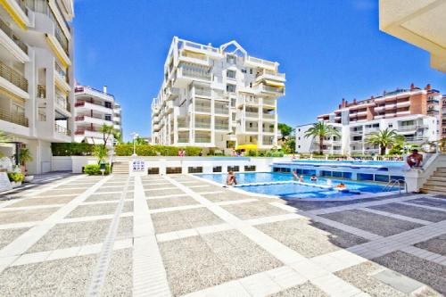 Bazén v ubytování UHC Novelty Apartments nebo v jeho okolí