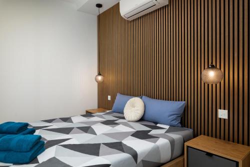Кровать или кровати в номере Modern 2BD Apartment with Spacious Layout & 2 Balconies - San Gwann
