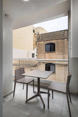 Кухня или мини-кухня в Modern 2BD Apartment with Spacious Layout & 2 Balconies - San Gwann
