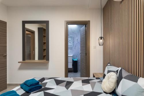 Кровать или кровати в номере Modern 2BD Apartment with Spacious Layout & 2 Balconies - San Gwann