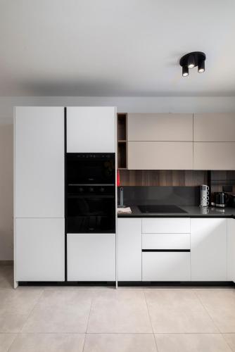 Кухня или мини-кухня в Modern 2BD Apartment with Spacious Layout & 2 Balconies - San Gwann
