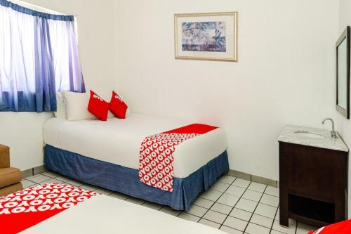Ένα ή περισσότερα κρεβάτια σε δωμάτιο στο OYO Hotel Cabo Del Sur, Cabo San Lucas