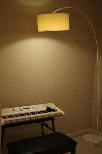 a white keyboard in a room with a lamp at Маєток Ліс і Гори in Bukovel