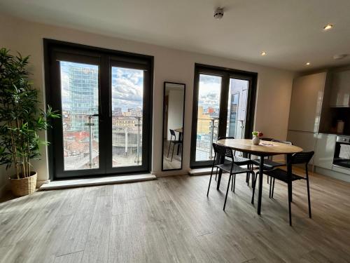 City centre, Top floor apartment, Two balconies photo 11