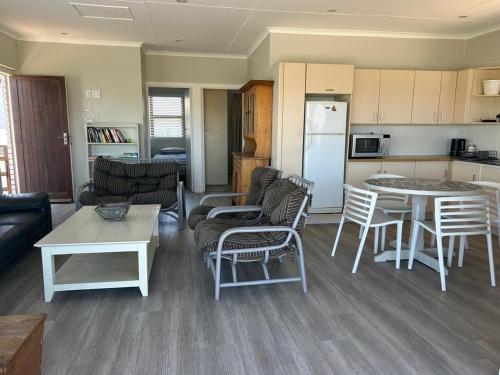 Η κουζίνα ή μικρή κουζίνα στο Stilbaai Waterkant Apartment