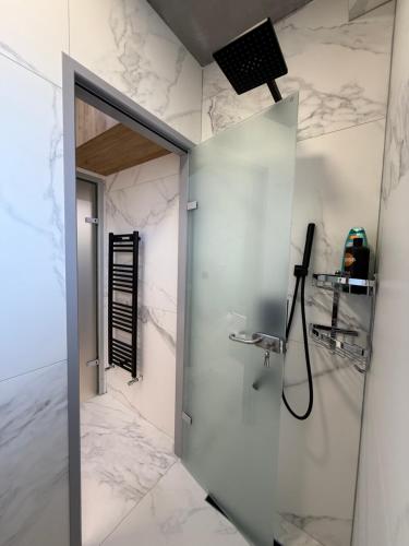 Ένα μπάνιο στο Afoi Hasalla Apartments 2