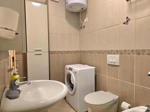 Gallery image of Sunny Beach Apartments - 274 in Mullini i Danit